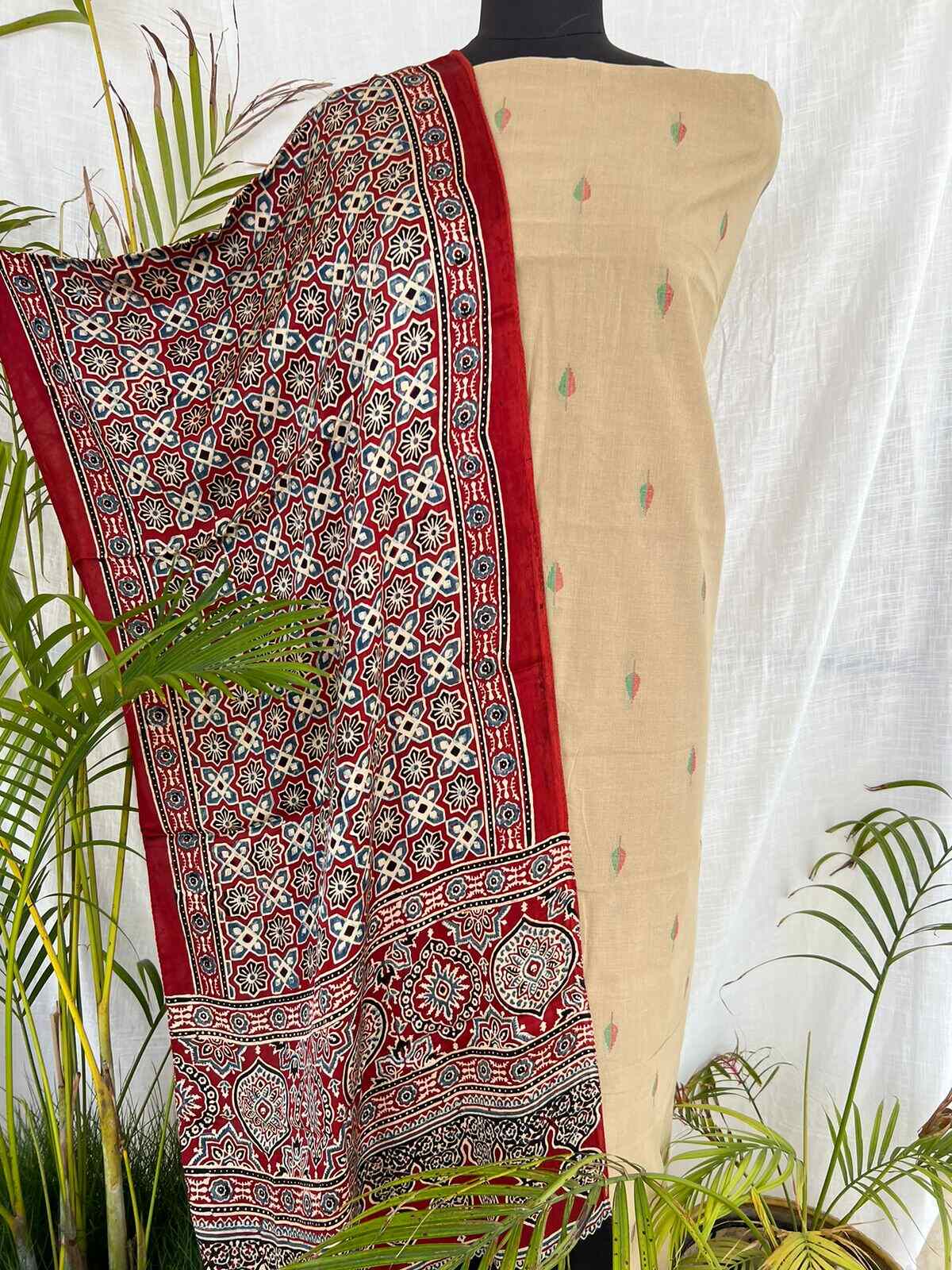 Black with red Handloom Narayanpet Cotton Suit Material - Aval Fashion and  Products