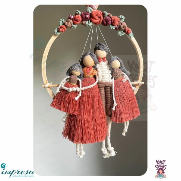 Mom & Dad with 2 daughters - with flowers, rust color- Macrame Character Wall Hangings - Impresa Store